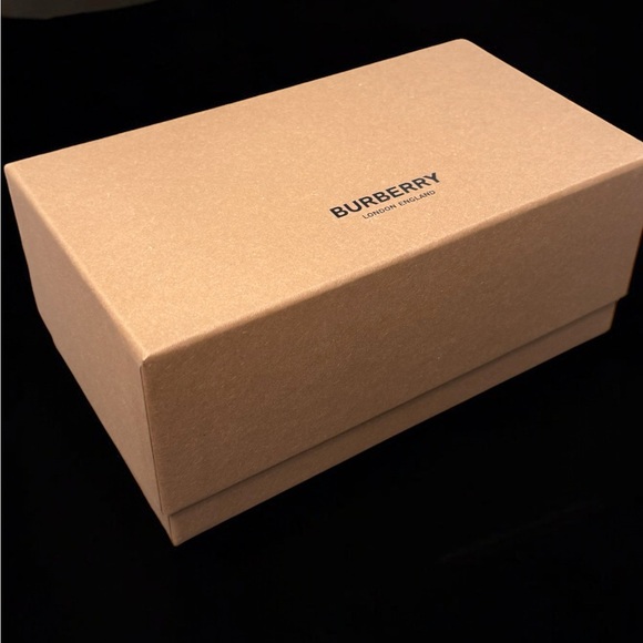 NEW Burberry Logo sunglasses Authentic with box - Unisex - Picture 7 of 12